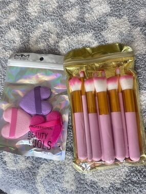 Set of 10 Makeup Brushes with 3 puff pads! All you need for a full face. 💕